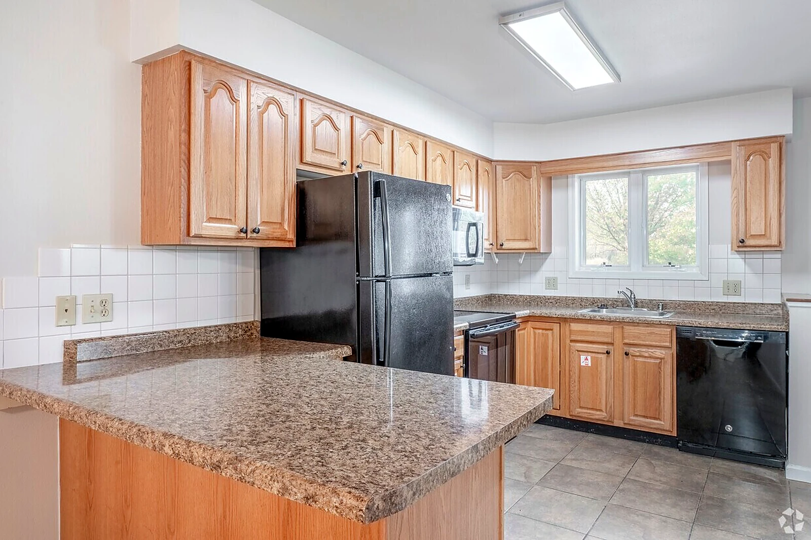 2 bedroom apartment at lake point commons
