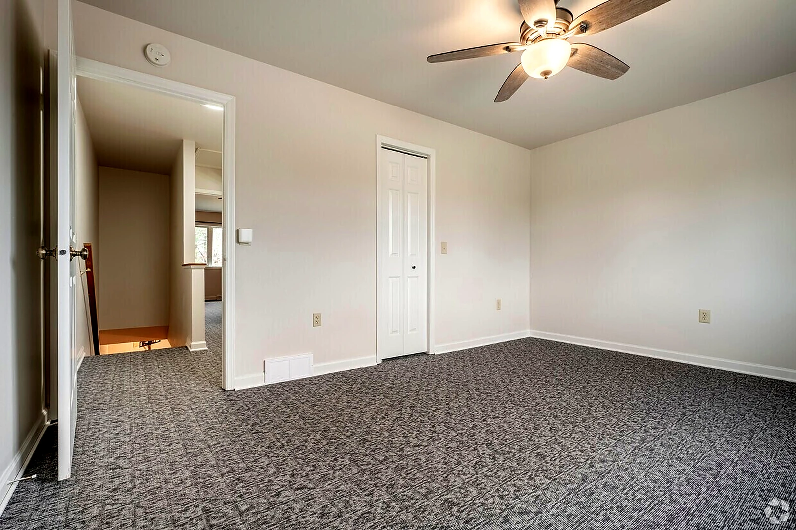 2 bedroom apartment at lake point commons