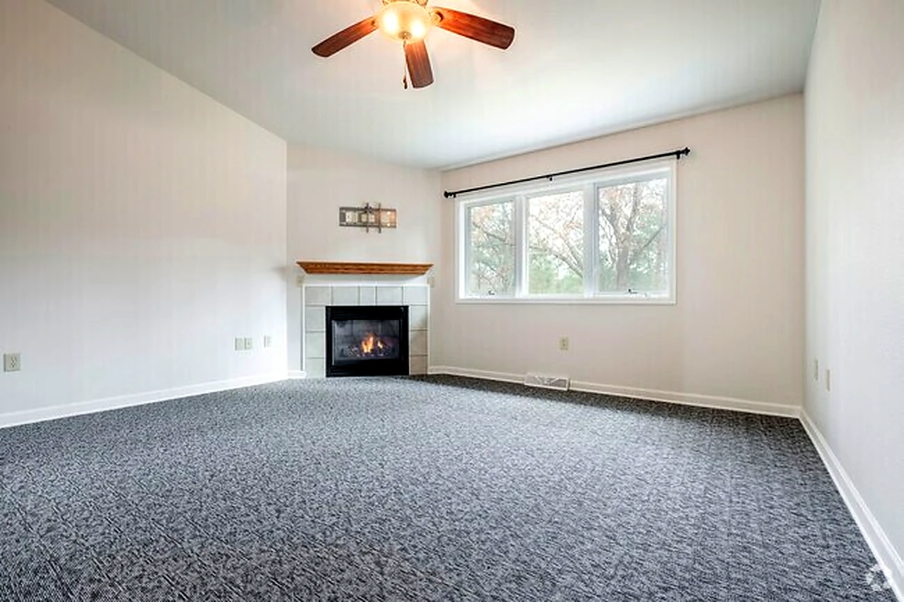 2 bedroom apartment at lake point commons