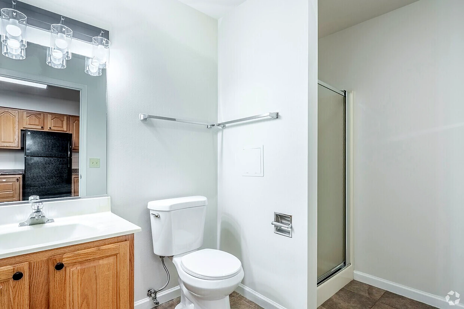 2 bedroom apartment at lake point commons